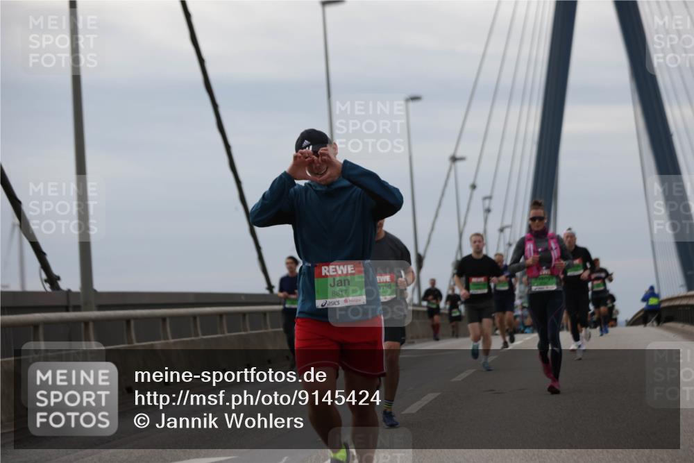03.10.2025 - Köhlbrandbrückenlauf Jannik Wohlers http://msf.ph/oto/9145424 03.10.2025 15:47:08 Position 1 8817 meine-sportfotos.de