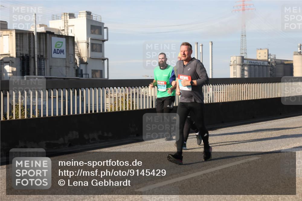 03.10.2025 - Köhlbrandbrückenlauf Lena Gebhardt http://msf.ph/oto/9145429 03.10.2025 10:02:56 Position 2 3038 meine-sportfotos.de