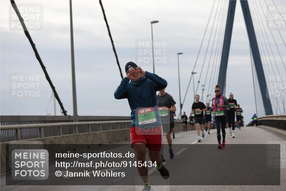03.10.2025 - Köhlbrandbrückenlauf Jannik Wohlers http://msf.ph/oto/9145434 03.10.2025 15:47:08 Position 1 8817 meine-sportfotos.de
