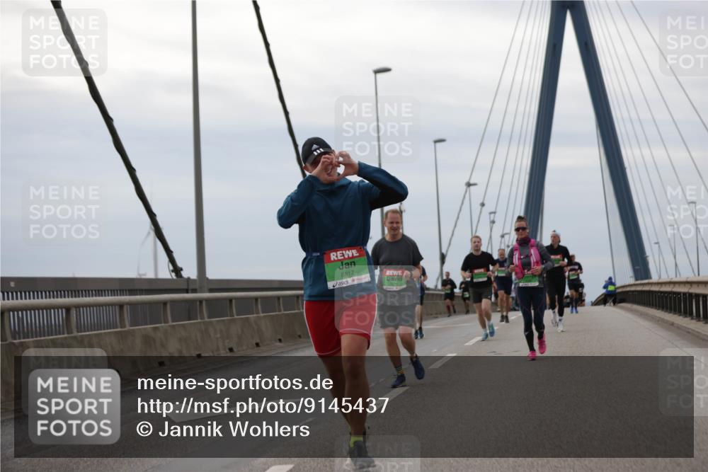 03.10.2025 - Köhlbrandbrückenlauf Jannik Wohlers http://msf.ph/oto/9145437 03.10.2025 15:47:08 Position 1 8817 meine-sportfotos.de