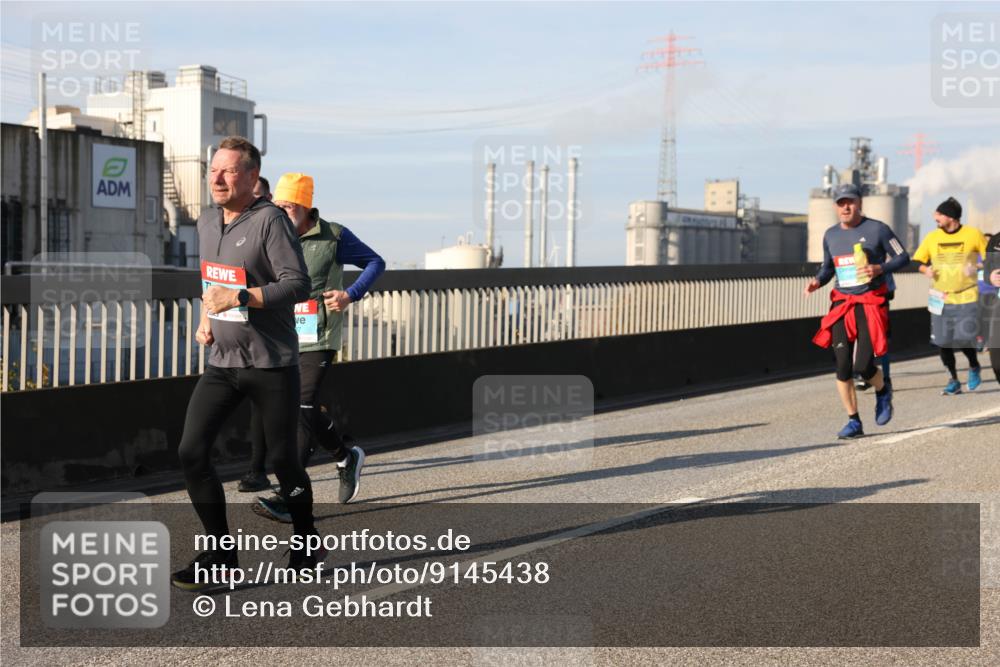 03.10.2025 - Köhlbrandbrückenlauf Lena Gebhardt http://msf.ph/oto/9145438 03.10.2025 10:02:57 Position 2  meine-sportfotos.de