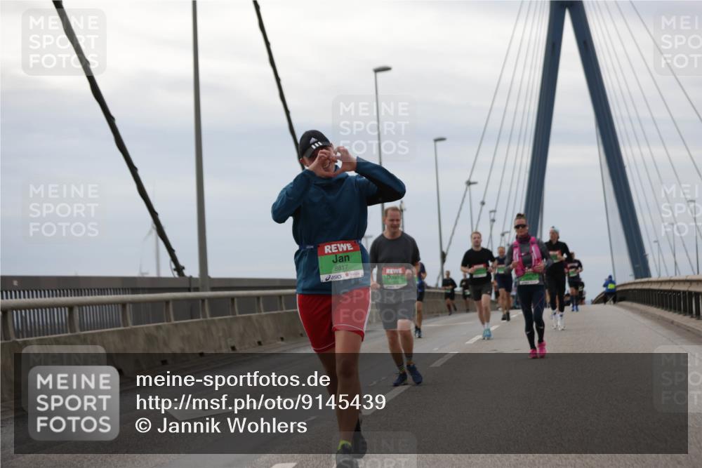 03.10.2025 - Köhlbrandbrückenlauf Jannik Wohlers http://msf.ph/oto/9145439 03.10.2025 15:47:08 Position 1 8817 meine-sportfotos.de