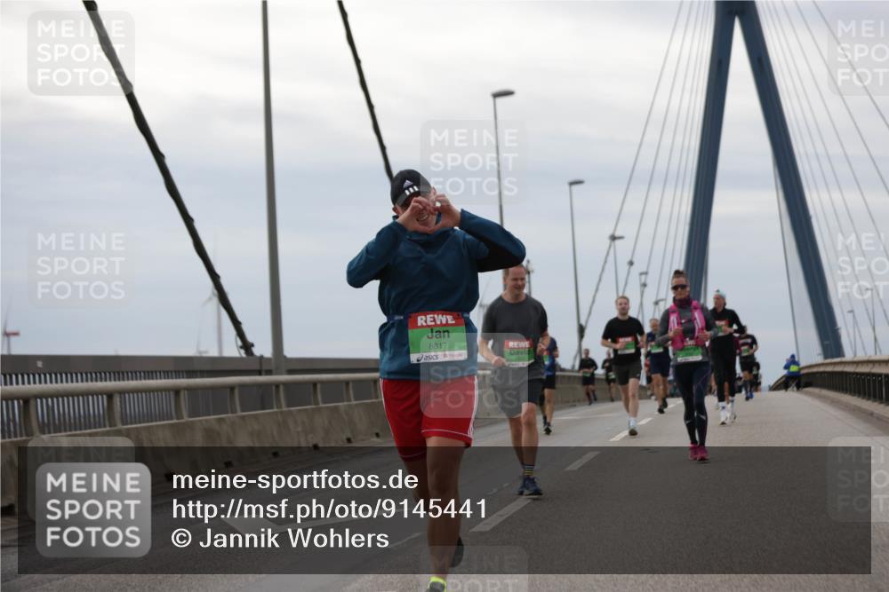 03.10.2025 - Köhlbrandbrückenlauf Jannik Wohlers http://msf.ph/oto/9145441 03.10.2025 15:47:08 Position 1 8817 meine-sportfotos.de