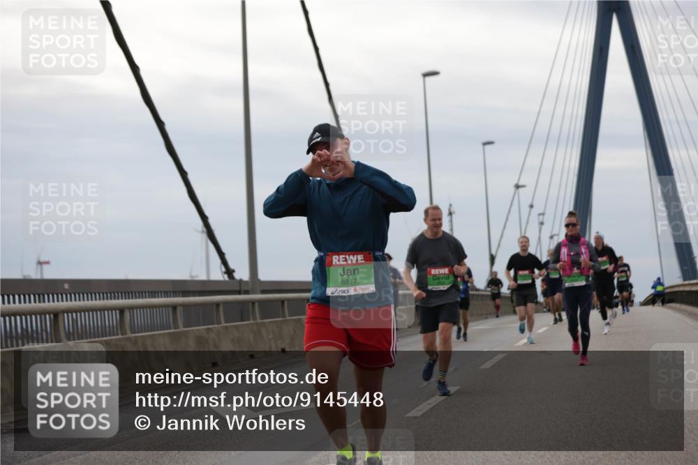 03.10.2025 - Köhlbrandbrückenlauf Jannik Wohlers http://msf.ph/oto/9145448 03.10.2025 15:47:09 Position 1 8817 meine-sportfotos.de
