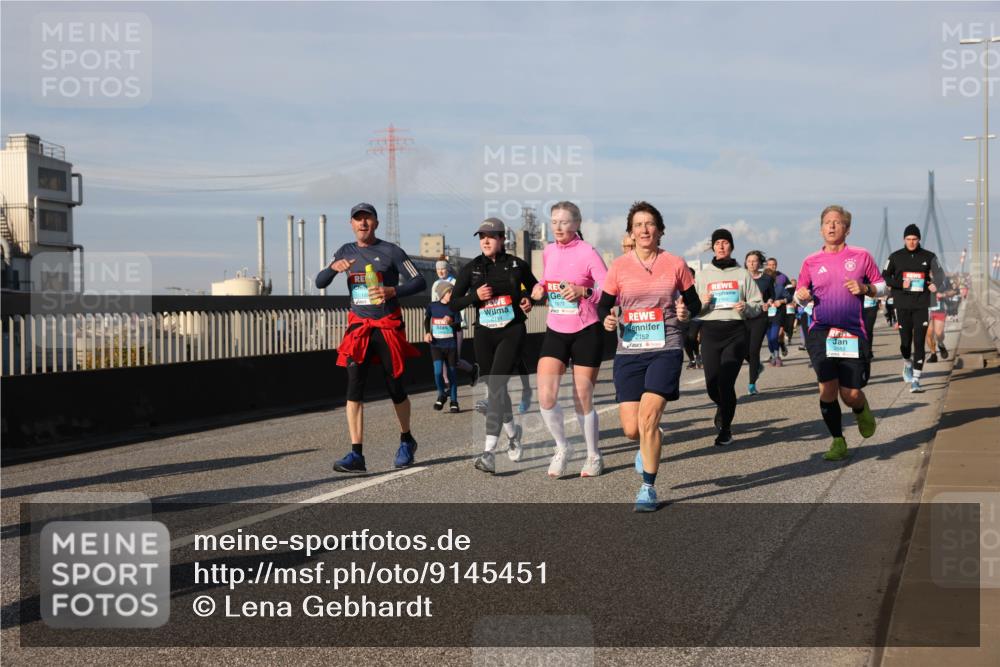 03.10.2025 - Köhlbrandbrückenlauf Lena Gebhardt http://msf.ph/oto/9145451 03.10.2025 10:02:58 Position 2 1977, 2152 meine-sportfotos.de