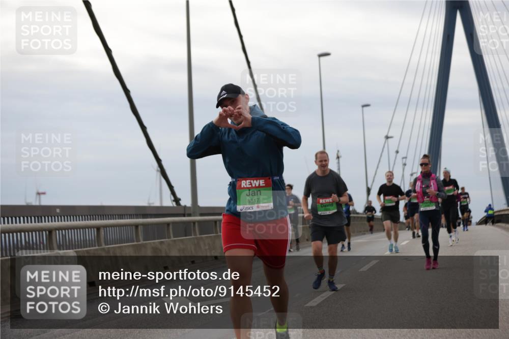 03.10.2025 - Köhlbrandbrückenlauf Jannik Wohlers http://msf.ph/oto/9145452 03.10.2025 15:47:09 Position 1 8817 meine-sportfotos.de