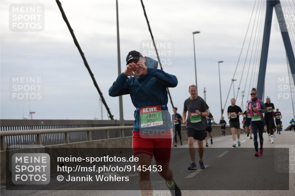 03.10.2025 - Köhlbrandbrückenlauf Jannik Wohlers http://msf.ph/oto/9145453 03.10.2025 15:47:09 Position 1 8817 meine-sportfotos.de