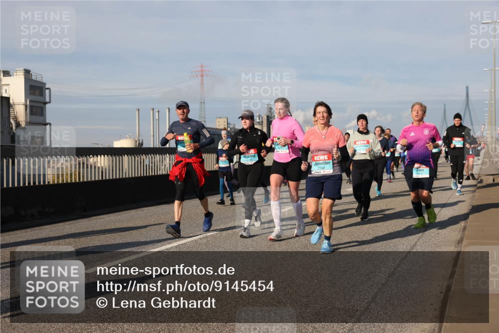 03.10.2025 - Köhlbrandbrückenlauf Lena Gebhardt http://msf.ph/oto/9145454 03.10.2025 10:02:58 Position 2 2114, 2152 meine-sportfotos.de