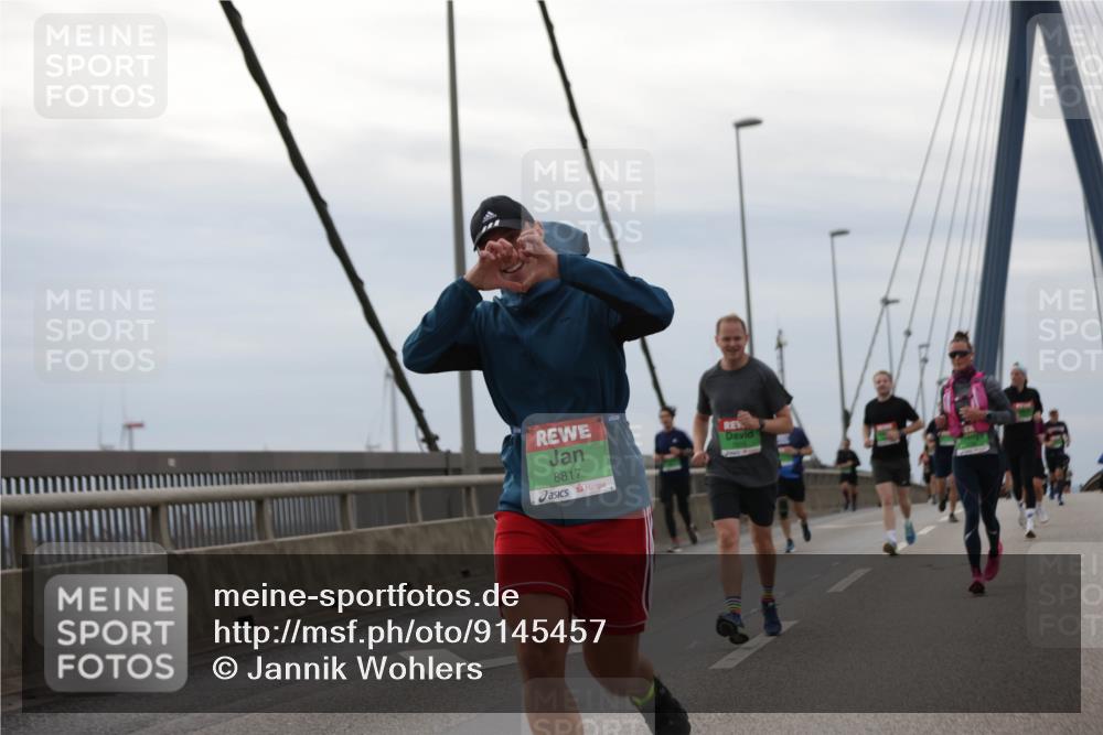 03.10.2025 - Köhlbrandbrückenlauf Jannik Wohlers http://msf.ph/oto/9145457 03.10.2025 15:47:09 Position 1 8817 meine-sportfotos.de