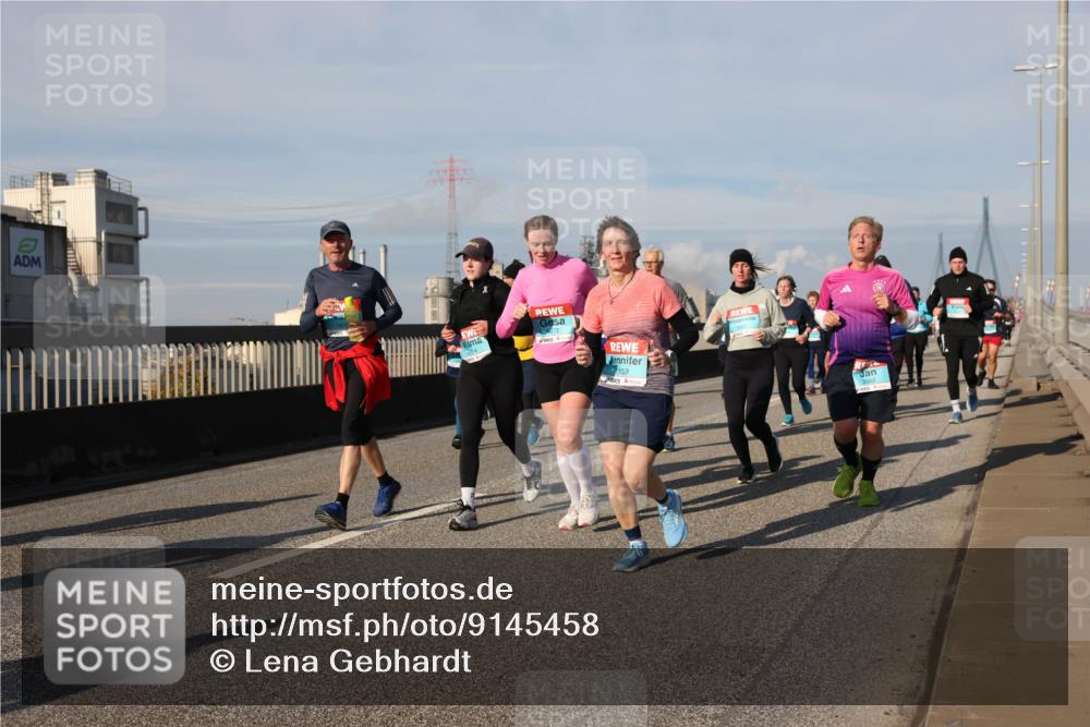 03.10.2025 - Köhlbrandbrückenlauf Lena Gebhardt http://msf.ph/oto/9145458 03.10.2025 10:02:58 Position 2 2152 meine-sportfotos.de