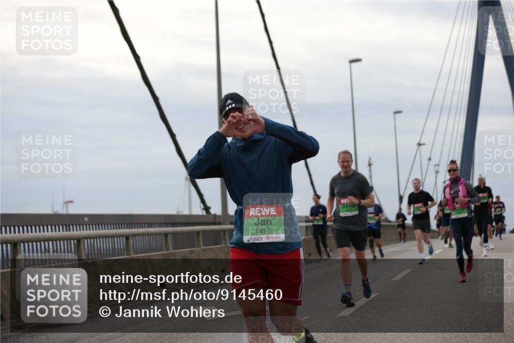 03.10.2025 - Köhlbrandbrückenlauf Jannik Wohlers http://msf.ph/oto/9145460 03.10.2025 15:47:09 Position 1 8817 meine-sportfotos.de