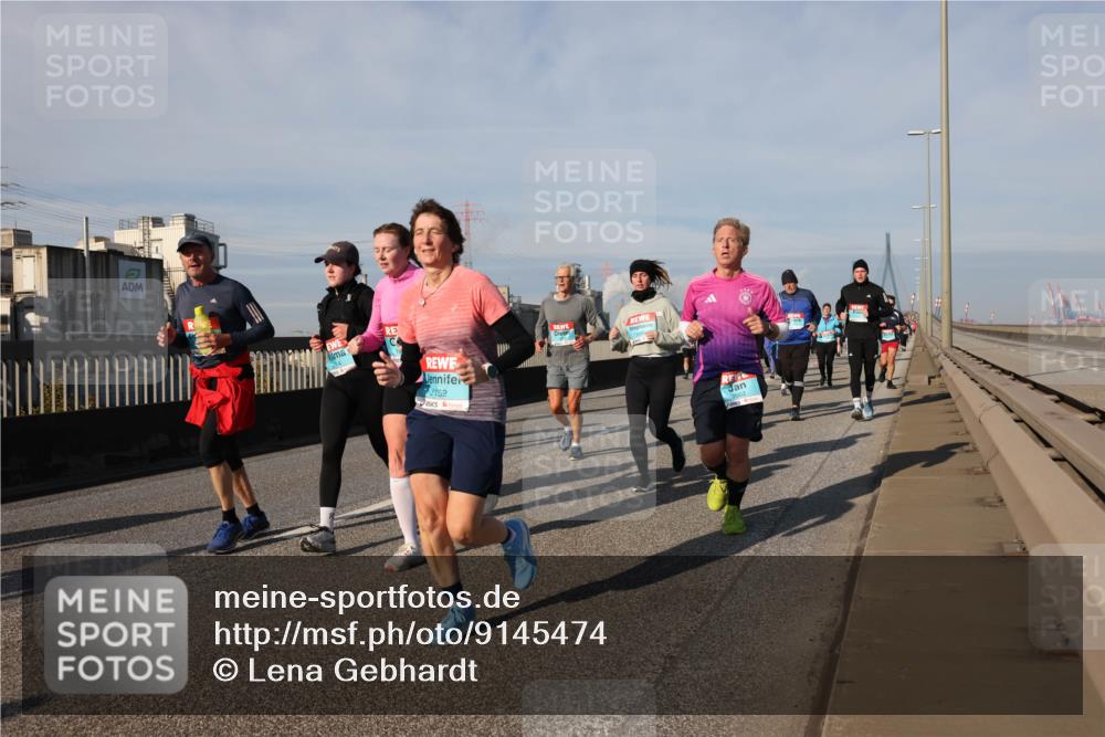 03.10.2025 - Köhlbrandbrückenlauf Lena Gebhardt http://msf.ph/oto/9145474 03.10.2025 10:02:59 Position 2 2152, 3562 meine-sportfotos.de