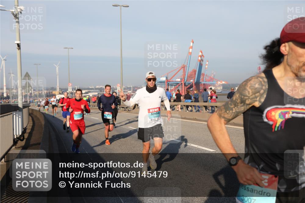 03.10.2025 - Köhlbrandbrückenlauf Yannick Fuchs http://msf.ph/oto/9145479 03.10.2025 08:34:44 Position 2 3494, 3007 meine-sportfotos.de