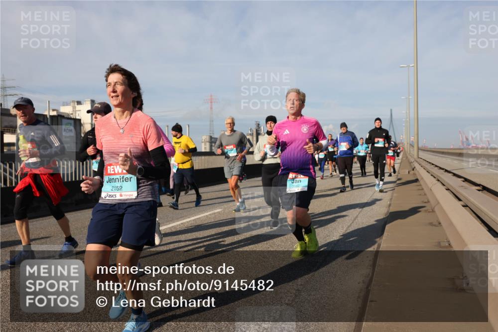 03.10.2025 - Köhlbrandbrückenlauf Lena Gebhardt http://msf.ph/oto/9145482 03.10.2025 10:02:59 Position 2 2152, 3562 meine-sportfotos.de
