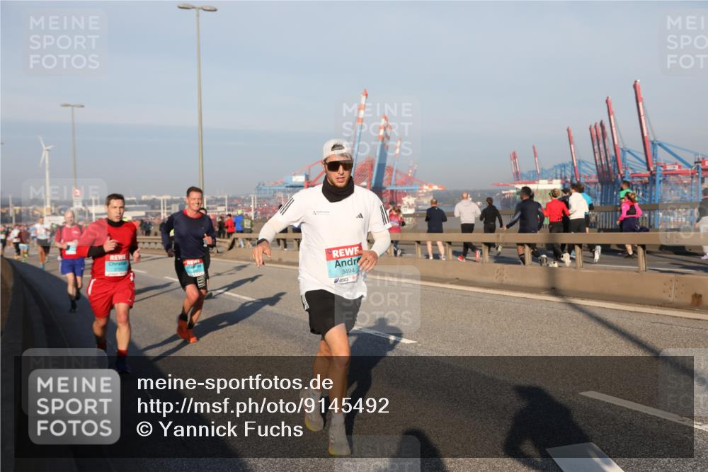 03.10.2025 - Köhlbrandbrückenlauf Yannick Fuchs http://msf.ph/oto/9145492 03.10.2025 08:34:44 Position 2 3494 meine-sportfotos.de