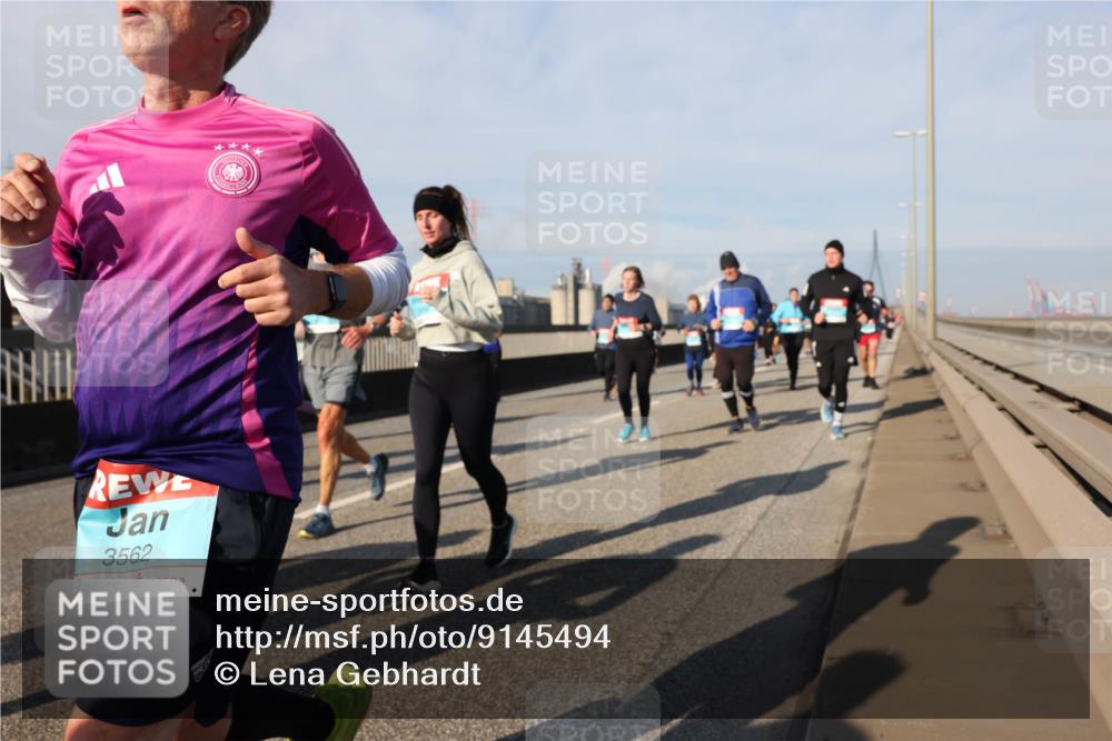 03.10.2025 - Köhlbrandbrückenlauf Lena Gebhardt http://msf.ph/oto/9145494 03.10.2025 10:03:00 Position 2 3562 meine-sportfotos.de