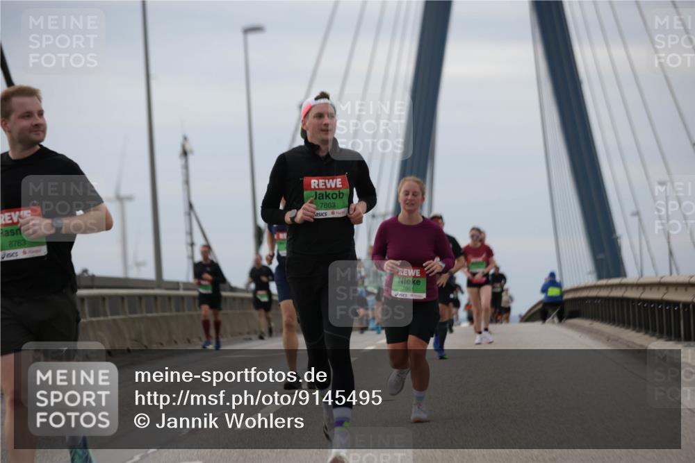 03.10.2025 - Köhlbrandbrückenlauf Jannik Wohlers http://msf.ph/oto/9145495 03.10.2025 15:47:12 Position 1 8763, 7863, 7961 meine-sportfotos.de