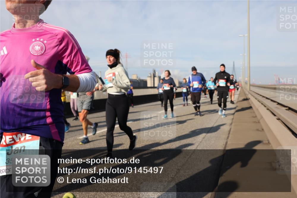 03.10.2025 - Köhlbrandbrückenlauf Lena Gebhardt http://msf.ph/oto/9145497 03.10.2025 10:03:00 Position 2 3562 meine-sportfotos.de