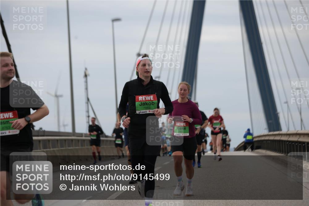 03.10.2025 - Köhlbrandbrückenlauf Jannik Wohlers http://msf.ph/oto/9145499 03.10.2025 15:47:13 Position 1 8763, 7863, 7961 meine-sportfotos.de
