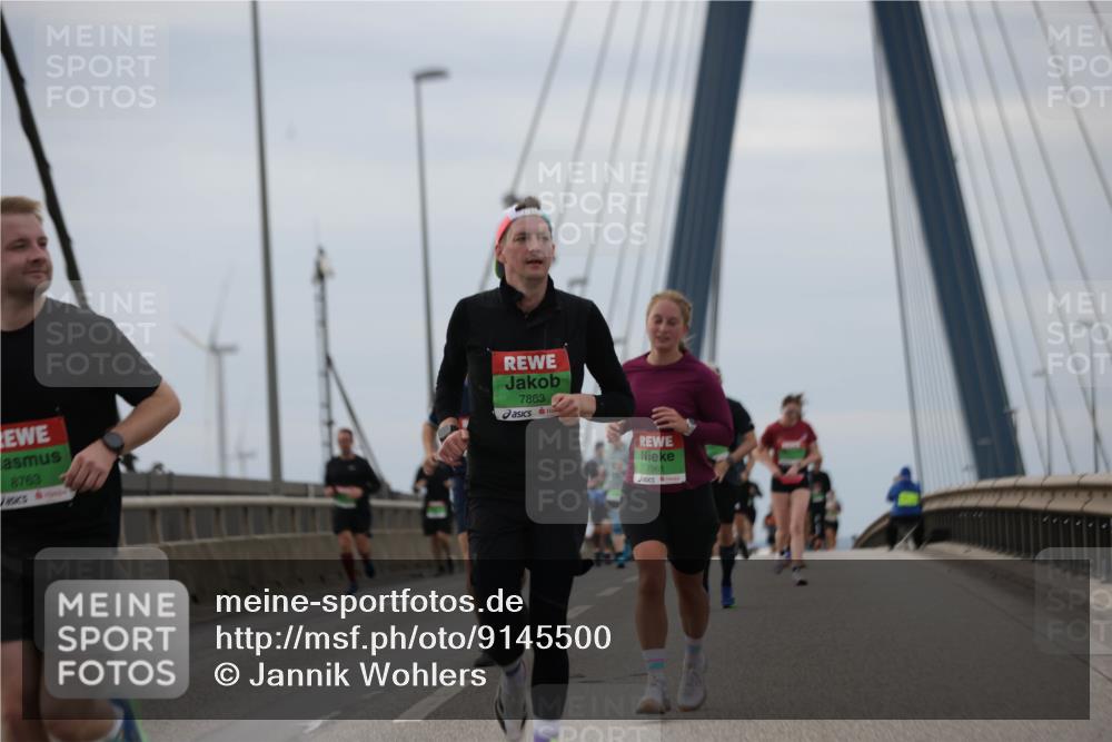 03.10.2025 - Köhlbrandbrückenlauf Jannik Wohlers http://msf.ph/oto/9145500 03.10.2025 15:47:13 Position 1 8763, 7863, 7961 meine-sportfotos.de