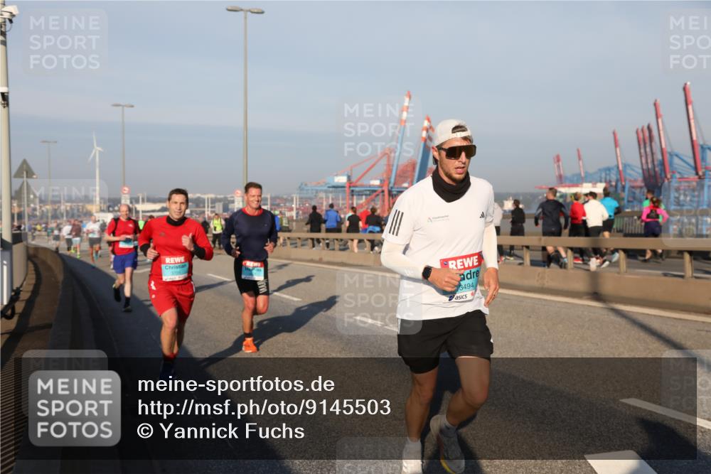 03.10.2025 - Köhlbrandbrückenlauf Yannick Fuchs http://msf.ph/oto/9145503 03.10.2025 08:34:44 Position 2 3705, 3494 meine-sportfotos.de
