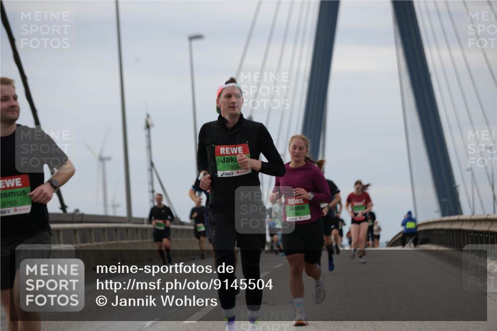 03.10.2025 - Köhlbrandbrückenlauf Jannik Wohlers http://msf.ph/oto/9145504 03.10.2025 15:47:13 Position 1 8763, 7863, 7961 meine-sportfotos.de