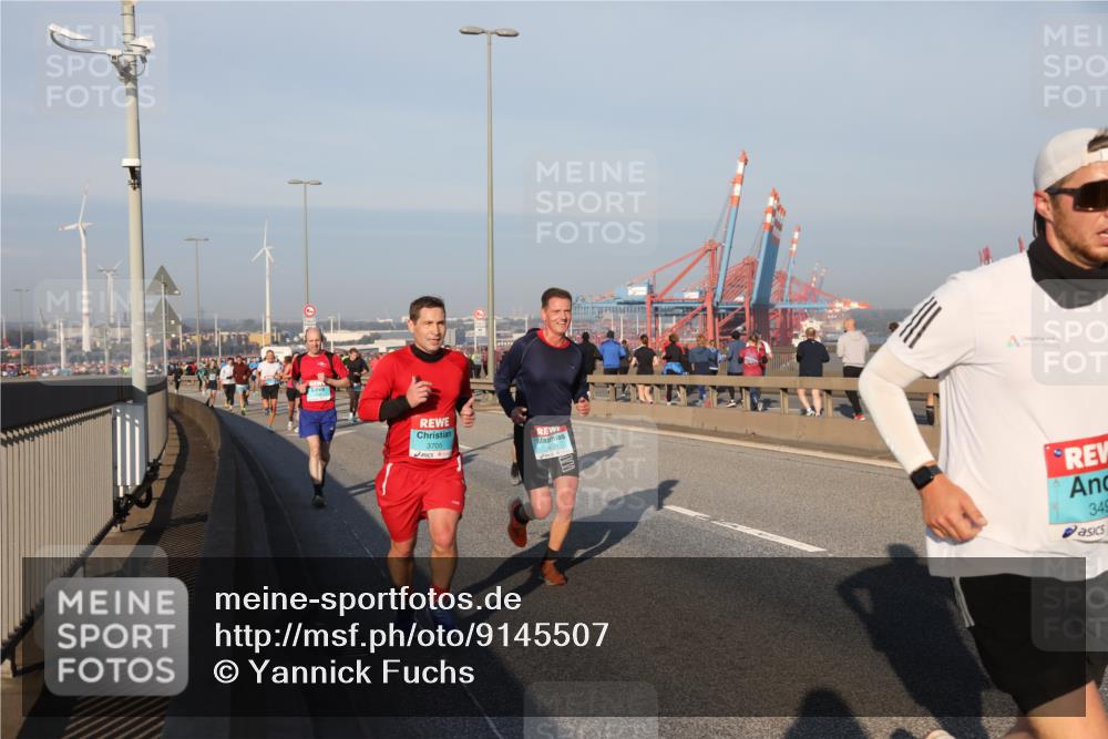 03.10.2025 - Köhlbrandbrückenlauf Yannick Fuchs http://msf.ph/oto/9145507 03.10.2025 08:34:45 Position 2 3705, 3628, 349 meine-sportfotos.de