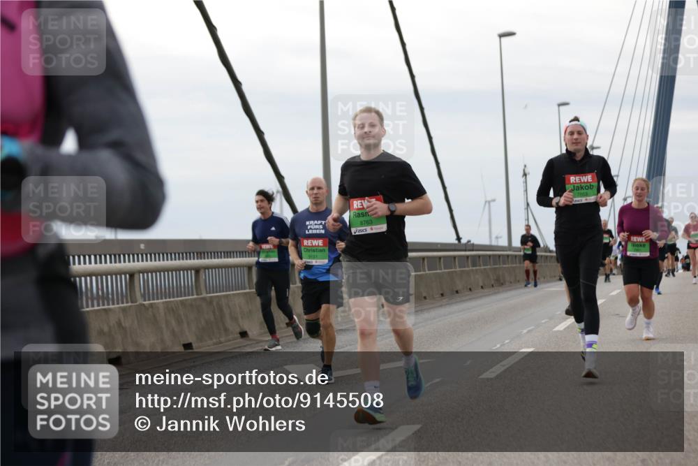03.10.2025 - Köhlbrandbrückenlauf Jannik Wohlers http://msf.ph/oto/9145508 03.10.2025 15:47:13 Position 1 9151, 8763, 7863 meine-sportfotos.de