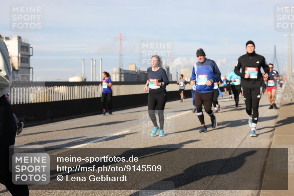 03.10.2025 - Köhlbrandbrückenlauf Lena Gebhardt http://msf.ph/oto/9145509 03.10.2025 10:03:01 Position 2  meine-sportfotos.de
