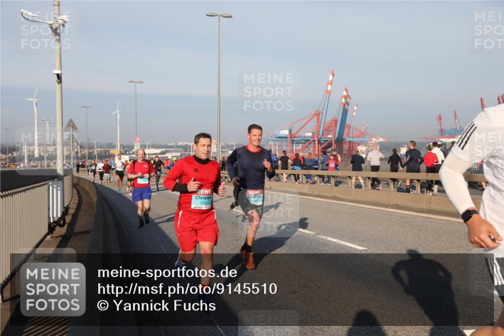 03.10.2025 - Köhlbrandbrückenlauf Yannick Fuchs http://msf.ph/oto/9145510 03.10.2025 08:34:45 Position 2 3705, 3828 meine-sportfotos.de
