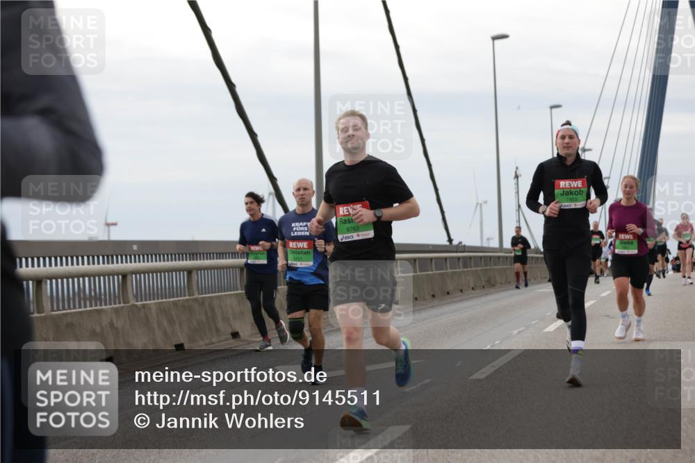 03.10.2025 - Köhlbrandbrückenlauf Jannik Wohlers http://msf.ph/oto/9145511 03.10.2025 15:47:13 Position 1 8763, 9151, 7863 meine-sportfotos.de