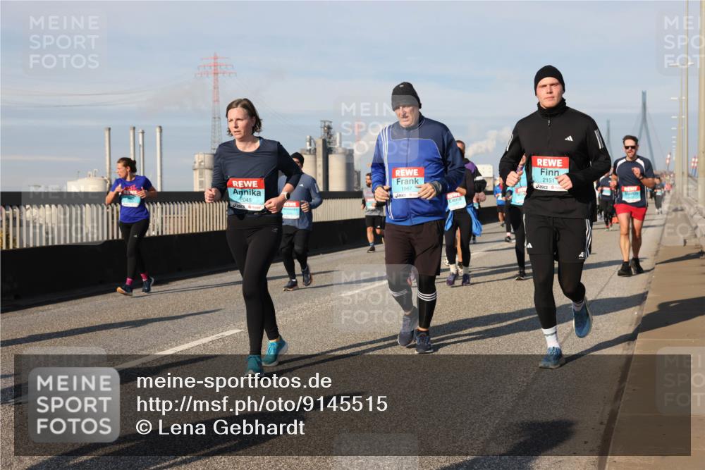 03.10.2025 - Köhlbrandbrückenlauf Lena Gebhardt http://msf.ph/oto/9145515 03.10.2025 10:03:02 Position 2 2045, 1967, 2151 meine-sportfotos.de