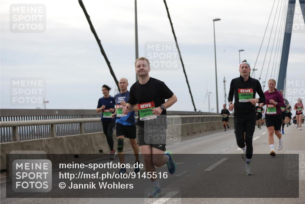 03.10.2025 - Köhlbrandbrückenlauf Jannik Wohlers http://msf.ph/oto/9145516 03.10.2025 15:47:13 Position 1 8763, 7863 meine-sportfotos.de
