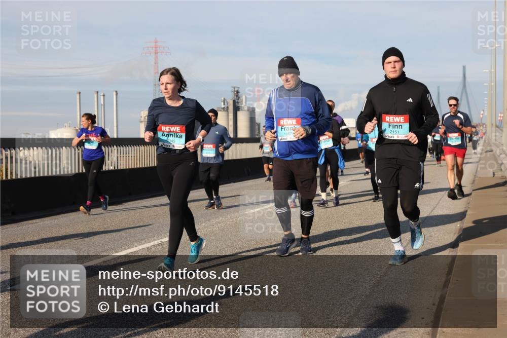 03.10.2025 - Köhlbrandbrückenlauf Lena Gebhardt http://msf.ph/oto/9145518 03.10.2025 10:03:02 Position 2 2045, 1967, 2151 meine-sportfotos.de