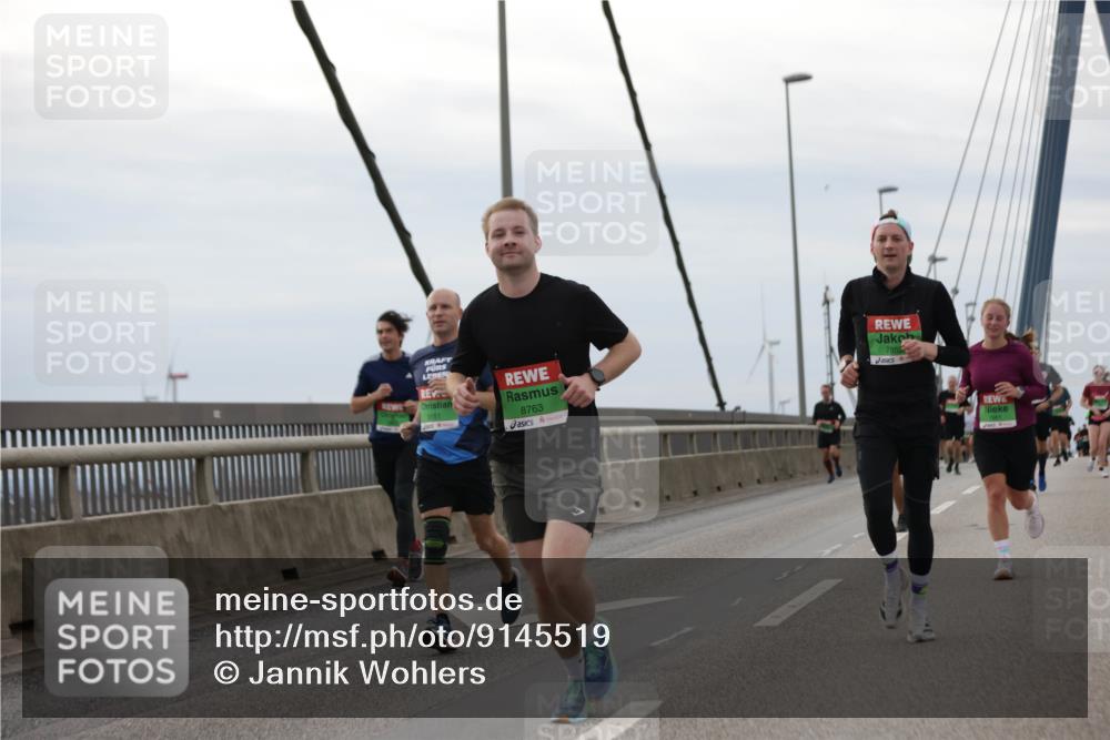 03.10.2025 - Köhlbrandbrückenlauf Jannik Wohlers http://msf.ph/oto/9145519 03.10.2025 15:47:13 Position 1 9151, 8763, 7863 meine-sportfotos.de