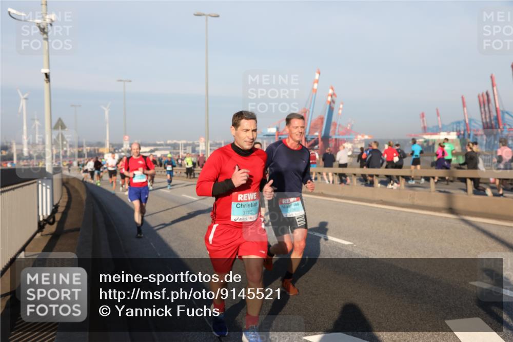 03.10.2025 - Köhlbrandbrückenlauf Yannick Fuchs http://msf.ph/oto/9145521 03.10.2025 08:34:45 Position 2 3705 meine-sportfotos.de