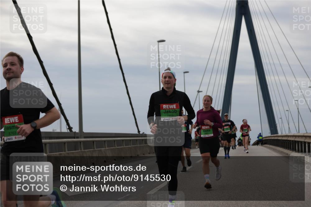 03.10.2025 - Köhlbrandbrückenlauf Jannik Wohlers http://msf.ph/oto/9145530 03.10.2025 15:47:14 Position 1 8763, 7863 meine-sportfotos.de