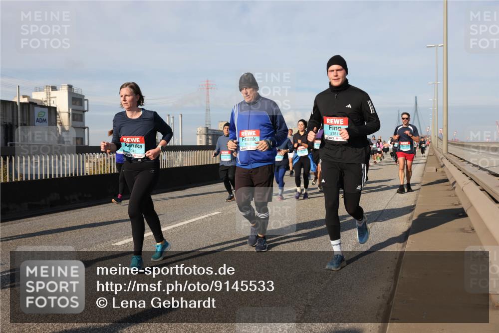 03.10.2025 - Köhlbrandbrückenlauf Lena Gebhardt http://msf.ph/oto/9145533 03.10.2025 10:03:02 Position 2 2045, 1967, 2151 meine-sportfotos.de