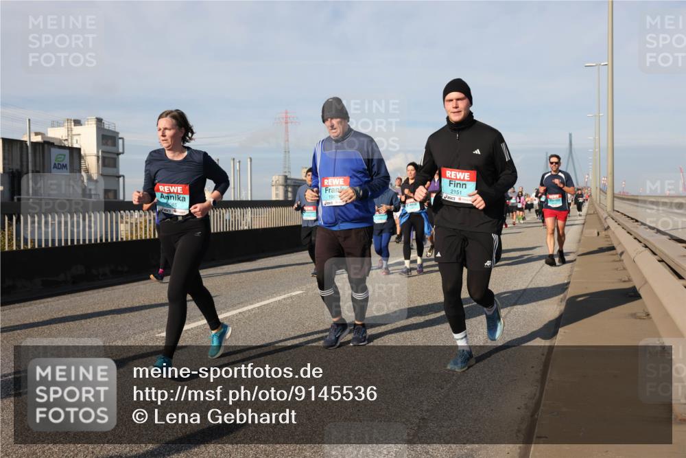 03.10.2025 - Köhlbrandbrückenlauf Lena Gebhardt http://msf.ph/oto/9145536 03.10.2025 10:03:02 Position 2 2045, 196, 2151 meine-sportfotos.de