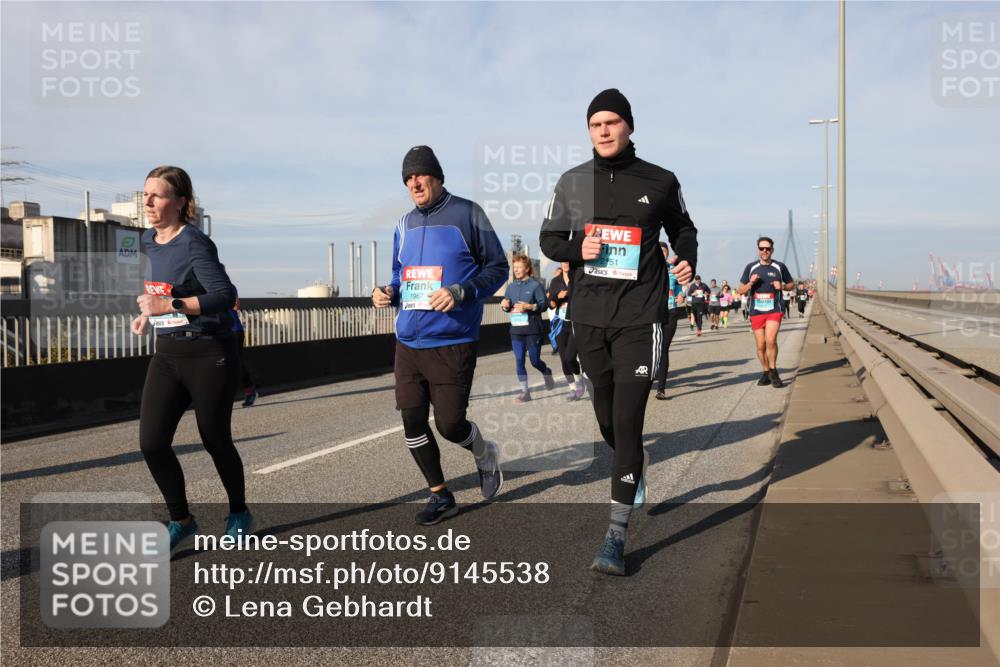 03.10.2025 - Köhlbrandbrückenlauf Lena Gebhardt http://msf.ph/oto/9145538 03.10.2025 10:03:03 Position 2 1967, 2151 meine-sportfotos.de