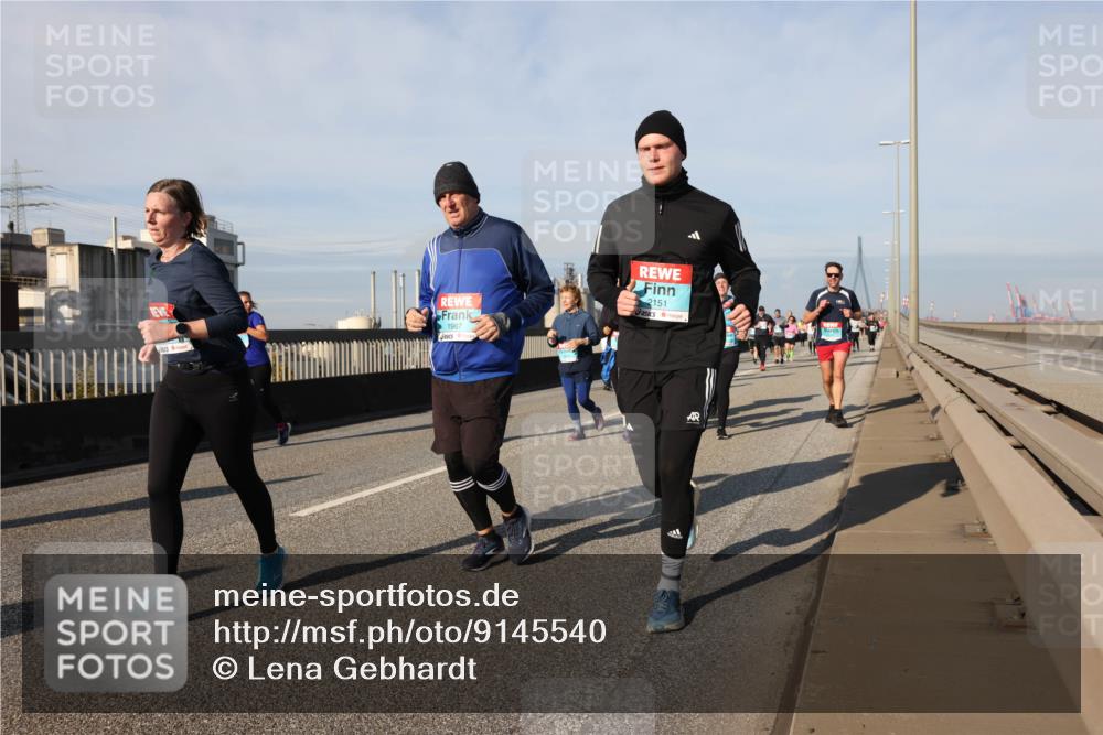 03.10.2025 - Köhlbrandbrückenlauf Lena Gebhardt http://msf.ph/oto/9145540 03.10.2025 10:03:03 Position 2 1967, 2151 meine-sportfotos.de