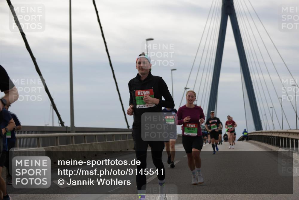 03.10.2025 - Köhlbrandbrückenlauf Jannik Wohlers http://msf.ph/oto/9145541 03.10.2025 15:47:14 Position 1 78 meine-sportfotos.de