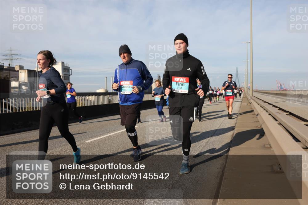 03.10.2025 - Köhlbrandbrückenlauf Lena Gebhardt http://msf.ph/oto/9145542 03.10.2025 10:03:03 Position 2 1967, 2151 meine-sportfotos.de