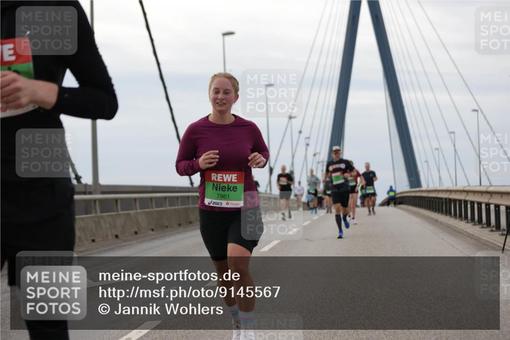 03.10.2025 - Köhlbrandbrückenlauf Jannik Wohlers http://msf.ph/oto/9145567 03.10.2025 15:47:16 Position 1 7961 meine-sportfotos.de