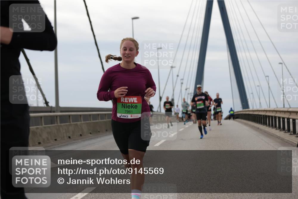 03.10.2025 - Köhlbrandbrückenlauf Jannik Wohlers http://msf.ph/oto/9145569 03.10.2025 15:47:16 Position 1 7961 meine-sportfotos.de