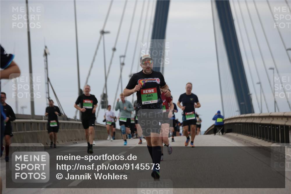 03.10.2025 - Köhlbrandbrückenlauf Jannik Wohlers http://msf.ph/oto/9145573 03.10.2025 15:47:17 Position 1 8989 meine-sportfotos.de