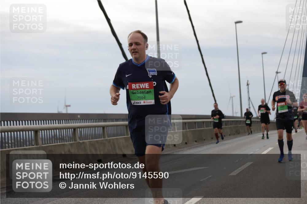 03.10.2025 - Köhlbrandbrückenlauf Jannik Wohlers http://msf.ph/oto/9145590 03.10.2025 15:47:18 Position 1 7594 meine-sportfotos.de
