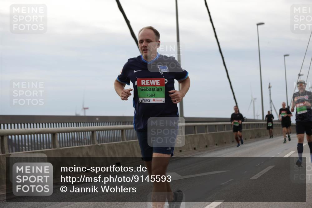 03.10.2025 - Köhlbrandbrückenlauf Jannik Wohlers http://msf.ph/oto/9145593 03.10.2025 15:47:18 Position 1 7594 meine-sportfotos.de