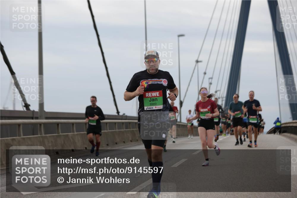 03.10.2025 - Köhlbrandbrückenlauf Jannik Wohlers http://msf.ph/oto/9145597 03.10.2025 15:47:19 Position 1 8989 meine-sportfotos.de