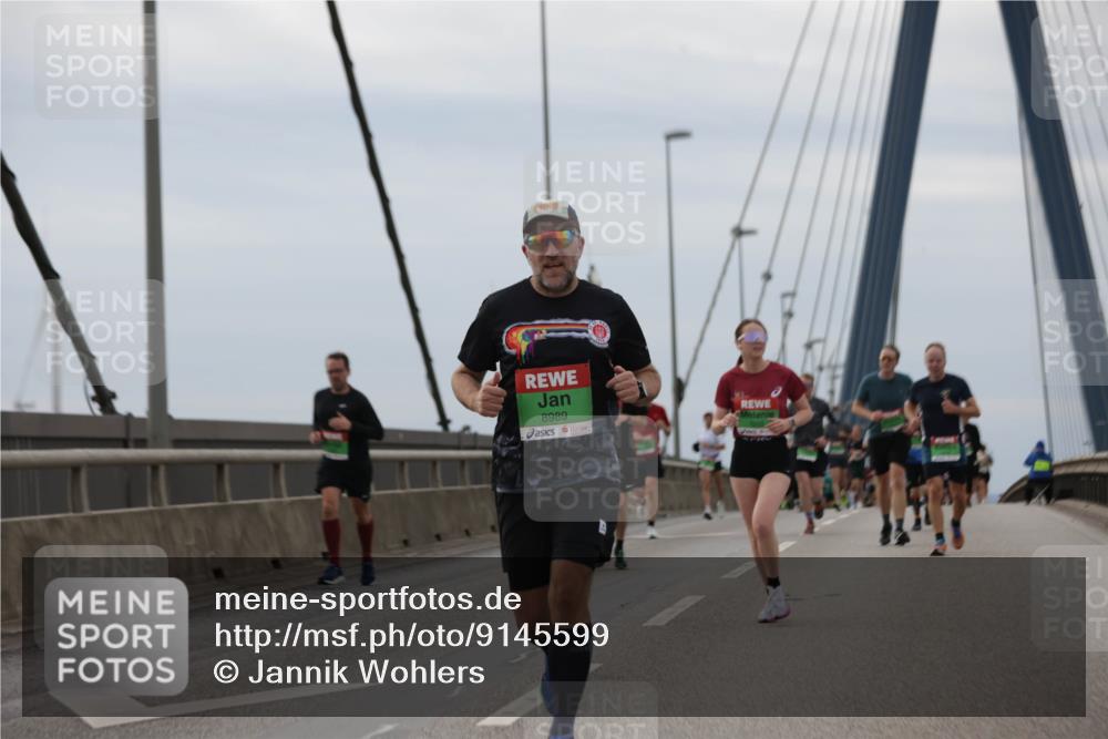 03.10.2025 - Köhlbrandbrückenlauf Jannik Wohlers http://msf.ph/oto/9145599 03.10.2025 15:47:19 Position 1 8989 meine-sportfotos.de